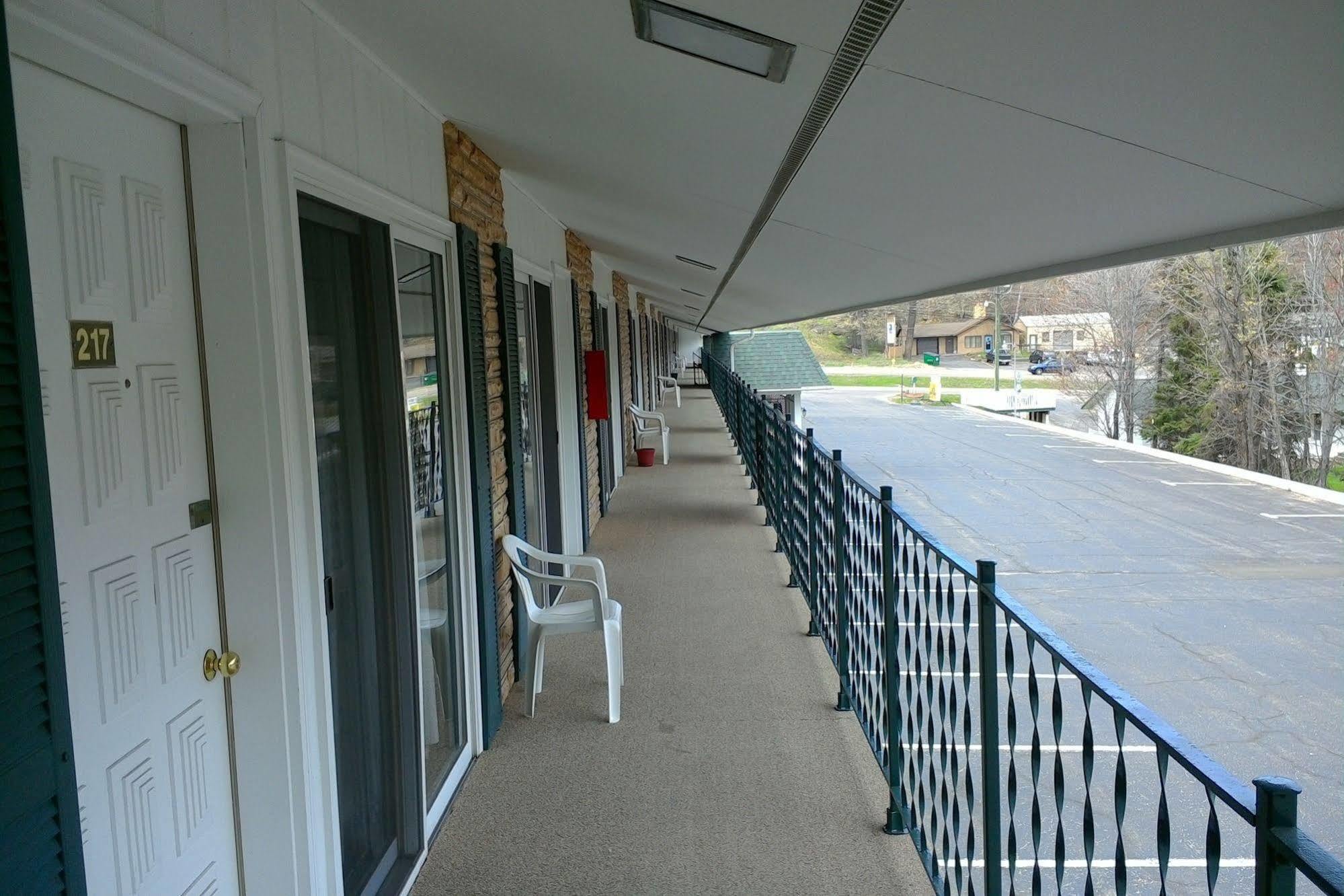 Brentwood Motor Inn Marquette Eksteriør billede