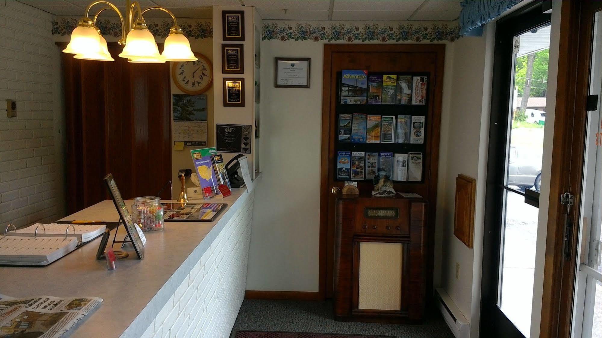 Brentwood Motor Inn Marquette Eksteriør billede