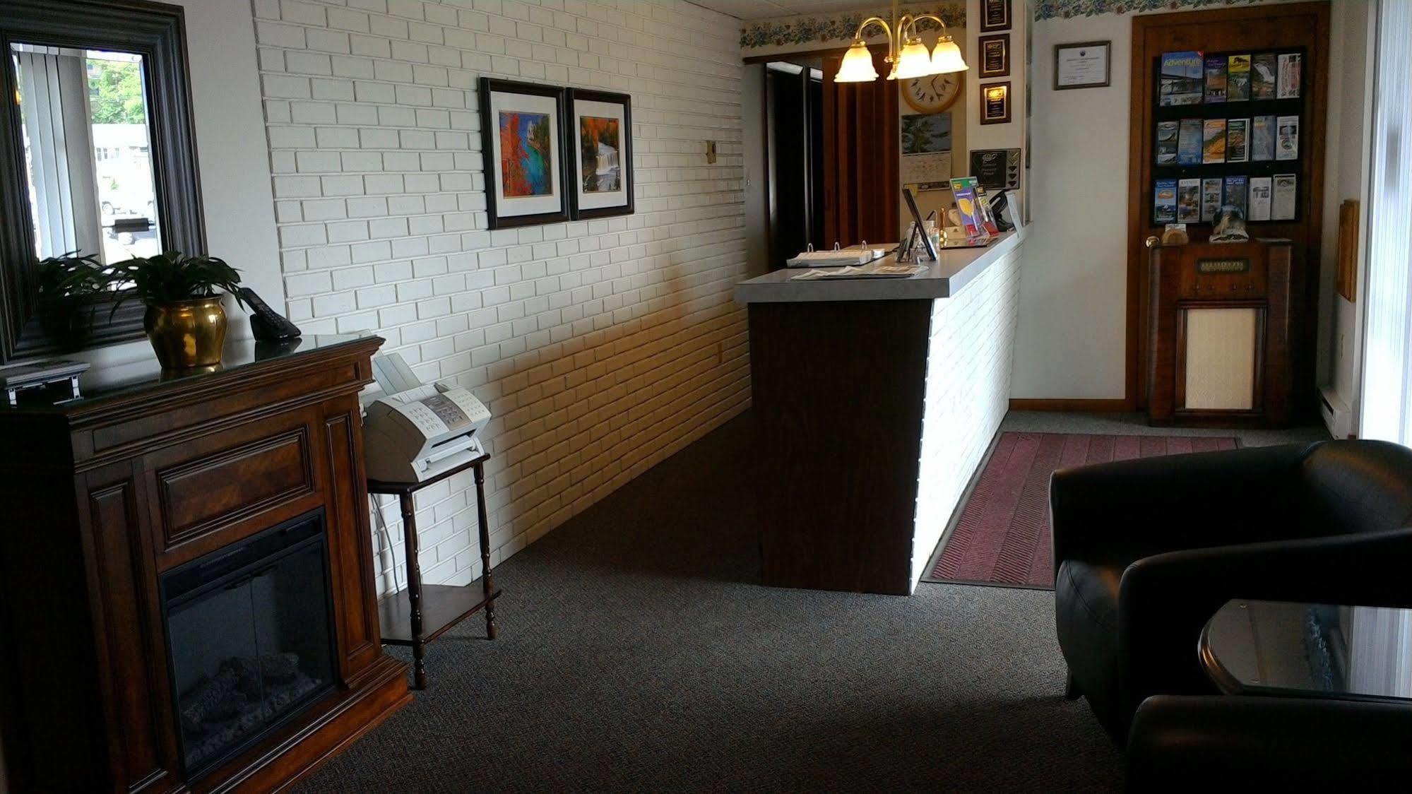Brentwood Motor Inn Marquette Eksteriør billede