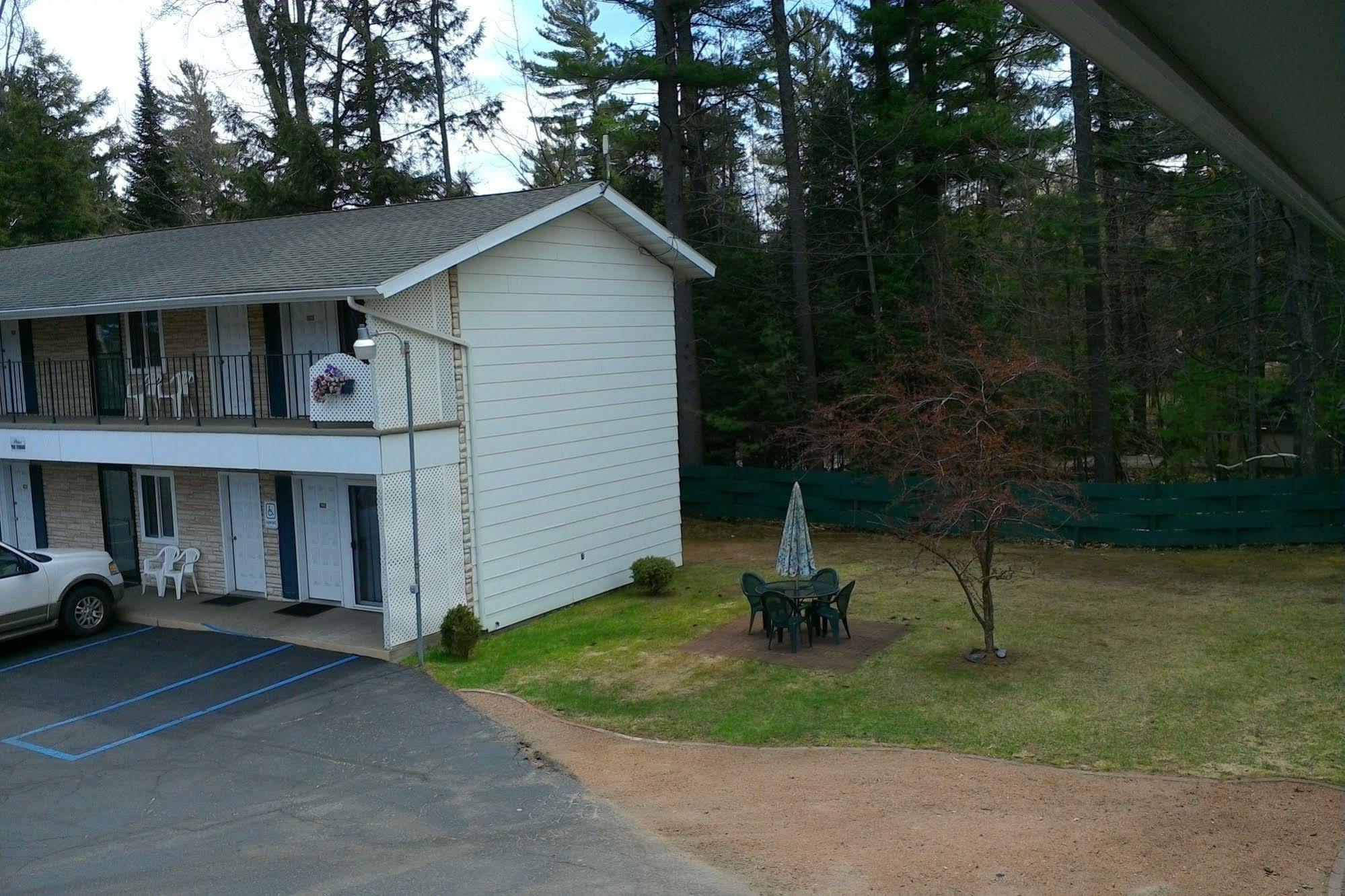 Brentwood Motor Inn Marquette Eksteriør billede